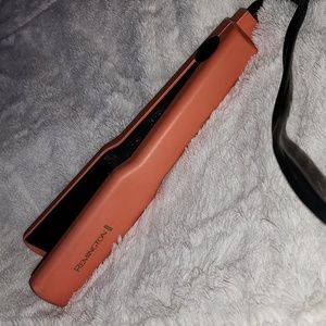 Remington 1 ½ In Flat Iron